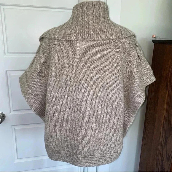 Old Navy Shrug Poncho Like New Size S/P - Picture 3 of 11